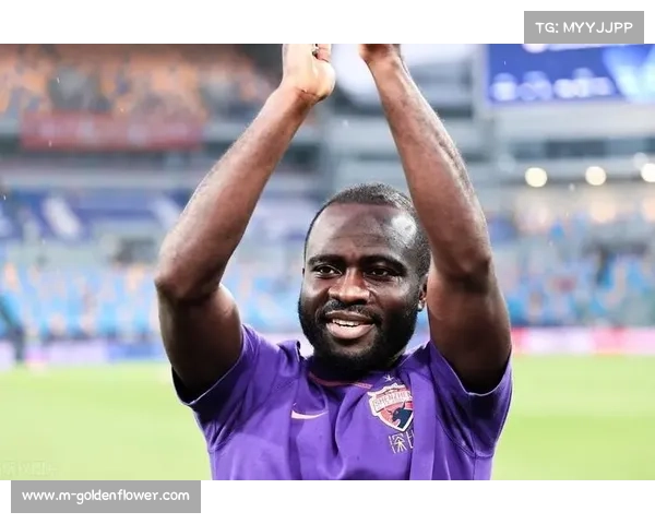 河南球迷赛前声援阿奇姆彭，俱乐部与拉莫斯续约稳定军心